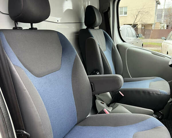 Белый Рено Трафик, объемом двигателя 2 л и пробегом 234 тыс. км за 12100 $, фото 12 на Automoto.ua