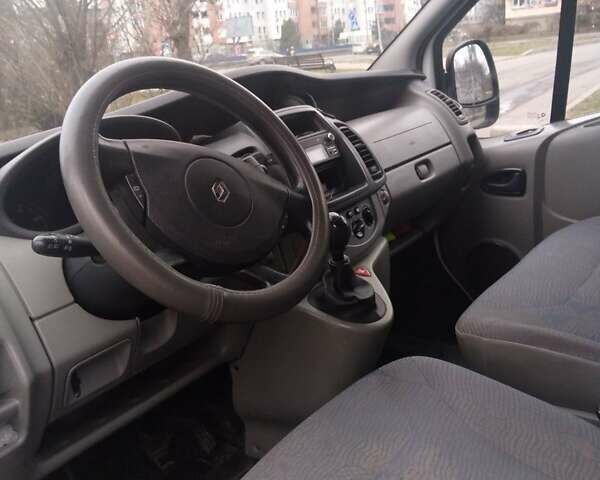Белый Рено Трафик, объемом двигателя 2 л и пробегом 300 тыс. км за 10100 $, фото 14 на Automoto.ua