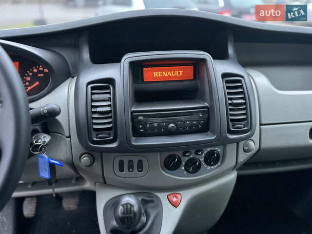 Белый Рено Трафик, объемом двигателя 2 л и пробегом 282 тыс. км за 13300 $, фото 14 на Automoto.ua