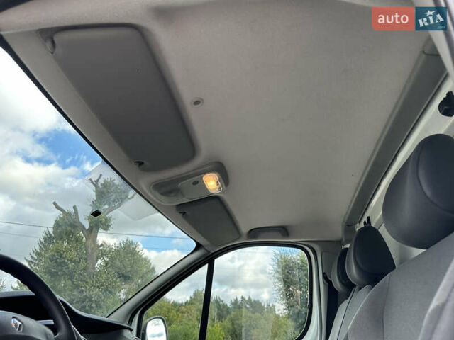 Белый Рено Трафик, объемом двигателя 2 л и пробегом 253 тыс. км за 10700 $, фото 23 на Automoto.ua