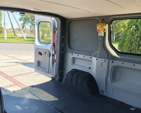 Білий Рено Трафік, об'ємом двигуна 2 л та пробігом 400 тис. км за 11000 $, фото 11 на Automoto.ua