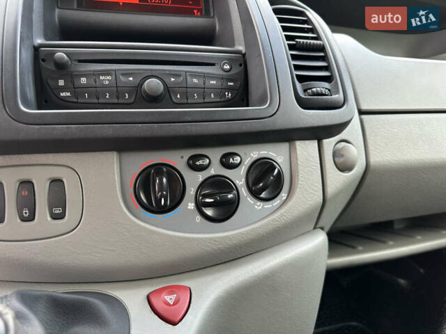 Белый Рено Трафик, объемом двигателя 2 л и пробегом 253 тыс. км за 10700 $, фото 28 на Automoto.ua