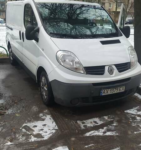 Белый Рено Трафик, объемом двигателя 2 л и пробегом 208 тыс. км за 12500 $, фото 1 на Automoto.ua