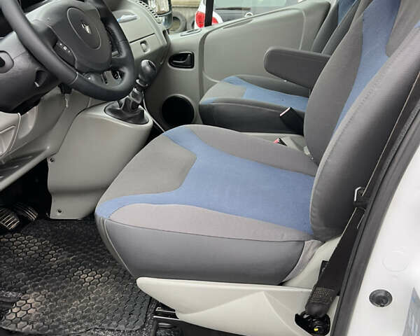 Белый Рено Трафик, объемом двигателя 2 л и пробегом 234 тыс. км за 12100 $, фото 14 на Automoto.ua