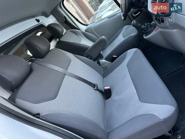 Белый Рено Трафик, объемом двигателя 2 л и пробегом 268 тыс. км за 11900 $, фото 55 на Automoto.ua