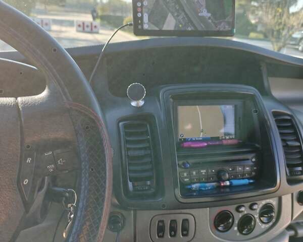 Білий Рено Трафік, об'ємом двигуна 2 л та пробігом 400 тис. км за 11000 $, фото 16 на Automoto.ua