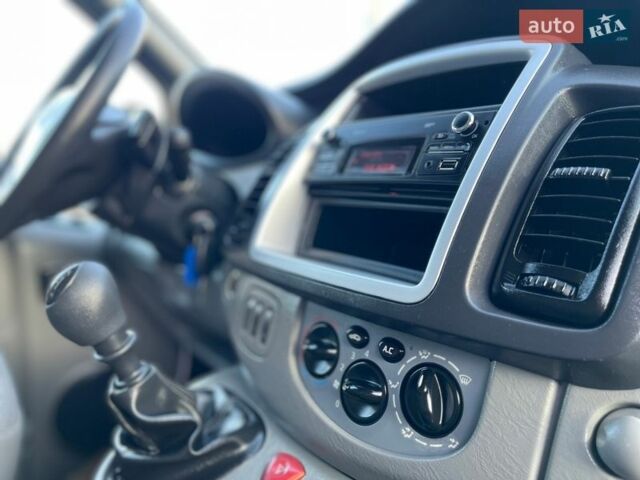 Білий Рено Трафік, об'ємом двигуна 2 л та пробігом 221 тис. км за 12700 $, фото 46 на Automoto.ua