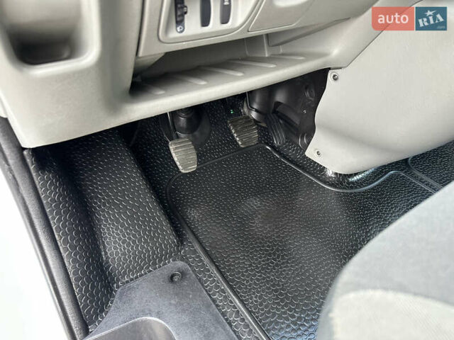 Белый Рено Трафик, объемом двигателя 2 л и пробегом 253 тыс. км за 10700 $, фото 25 на Automoto.ua