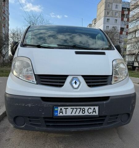 Білий Рено Трафік, об'ємом двигуна 2 л та пробігом 299 тис. км за 8200 $, фото 1 на Automoto.ua