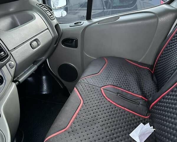 Білий Рено Трафік, об'ємом двигуна 2 л та пробігом 420 тис. км за 9500 $, фото 5 на Automoto.ua