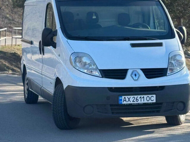 Белый Рено Трафик, объемом двигателя 2 л и пробегом 333 тыс. км за 8000 $, фото 3 на Automoto.ua