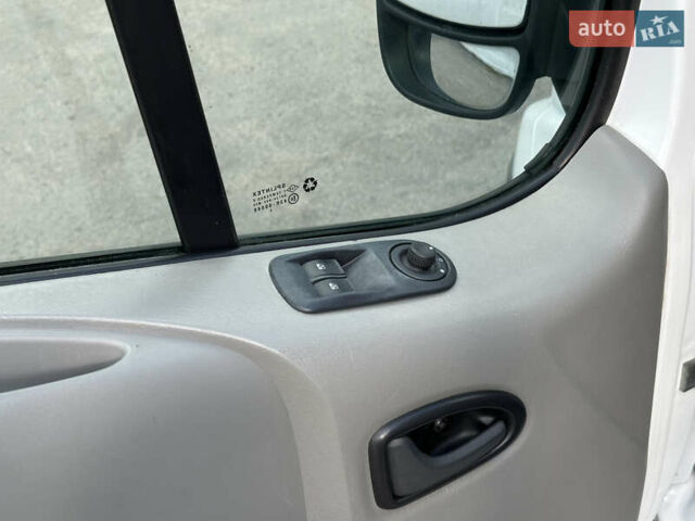 Белый Рено Трафик, объемом двигателя 2 л и пробегом 253 тыс. км за 10700 $, фото 17 на Automoto.ua