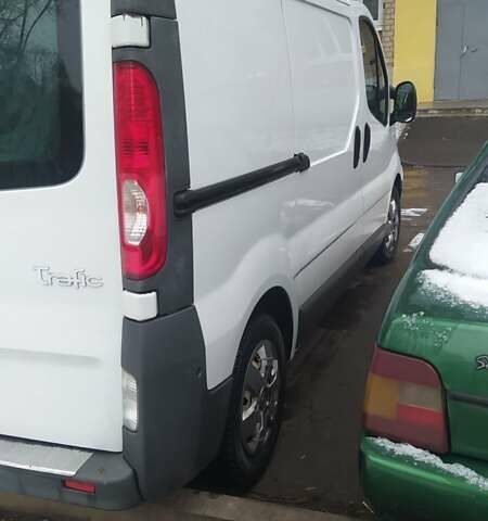 Белый Рено Трафик, объемом двигателя 2 л и пробегом 208 тыс. км за 12500 $, фото 4 на Automoto.ua
