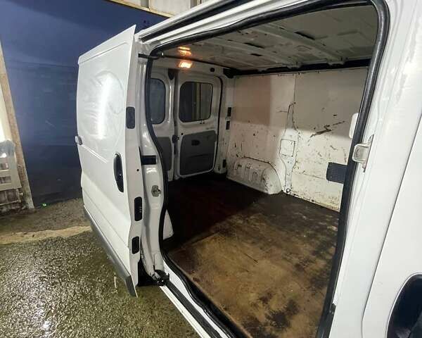 Белый Рено Трафик, объемом двигателя 2 л и пробегом 255 тыс. км за 10500 $, фото 30 на Automoto.ua