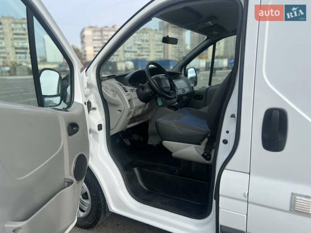 Белый Рено Трафик, объемом двигателя 2 л и пробегом 162 тыс. км за 13500 $, фото 14 на Automoto.ua