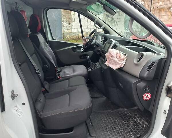 Белый Рено Трафик, объемом двигателя 1.6 л и пробегом 320 тыс. км за 8000 $, фото 8 на Automoto.ua