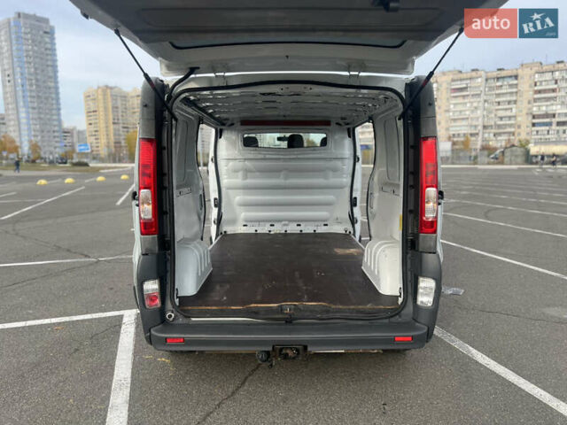 Белый Рено Трафик, объемом двигателя 2 л и пробегом 162 тыс. км за 13500 $, фото 17 на Automoto.ua