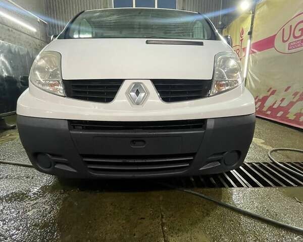 Белый Рено Трафик, объемом двигателя 2 л и пробегом 255 тыс. км за 10500 $, фото 18 на Automoto.ua