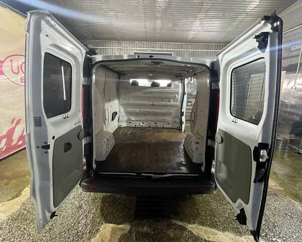 Белый Рено Трафик, объемом двигателя 2 л и пробегом 255 тыс. км за 10500 $, фото 34 на Automoto.ua