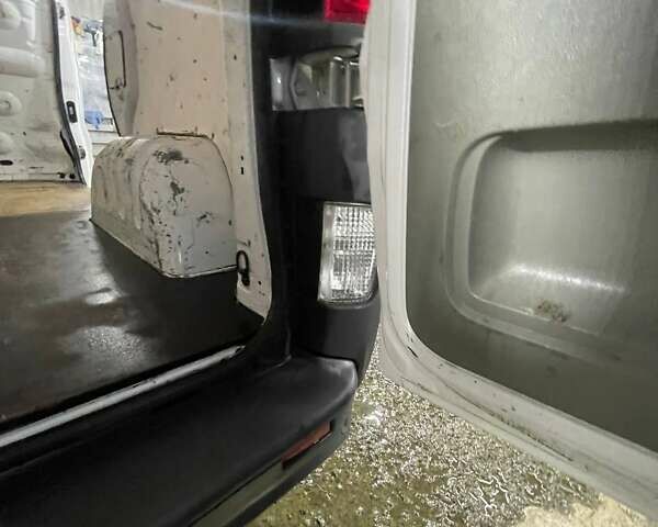 Белый Рено Трафик, объемом двигателя 2 л и пробегом 255 тыс. км за 10500 $, фото 46 на Automoto.ua