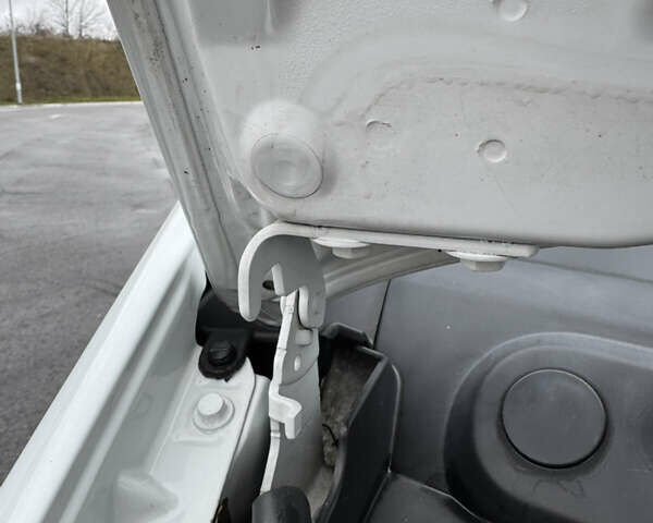 Белый Рено Трафик, объемом двигателя 2 л и пробегом 265 тыс. км за 12850 $, фото 42 на Automoto.ua