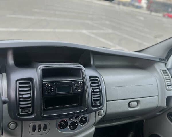 Белый Рено Трафик, объемом двигателя 2 л и пробегом 162 тыс. км за 13500 $, фото 15 на Automoto.ua