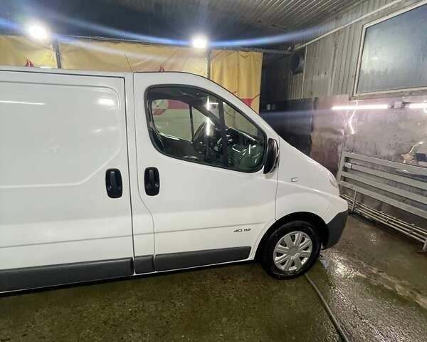 Белый Рено Трафик, объемом двигателя 2 л и пробегом 255 тыс. км за 10500 $, фото 2 на Automoto.ua