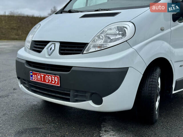 Белый Рено Трафик, объемом двигателя 2 л и пробегом 265 тыс. км за 12850 $, фото 6 на Automoto.ua