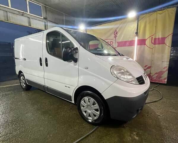 Белый Рено Трафик, объемом двигателя 2 л и пробегом 255 тыс. км за 10500 $, фото 24 на Automoto.ua