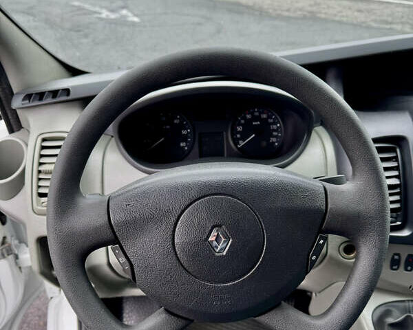 Белый Рено Трафик, объемом двигателя 2 л и пробегом 265 тыс. км за 12850 $, фото 16 на Automoto.ua