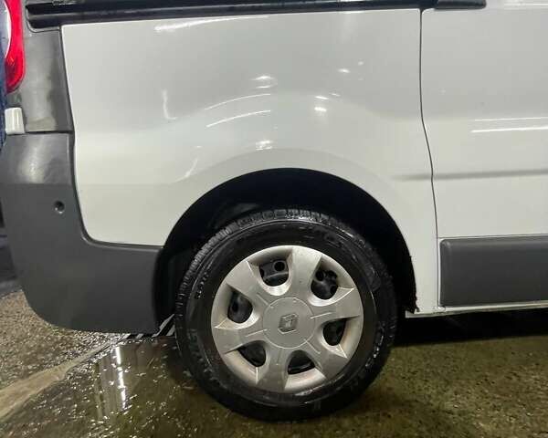 Белый Рено Трафик, объемом двигателя 2 л и пробегом 255 тыс. км за 10500 $, фото 19 на Automoto.ua