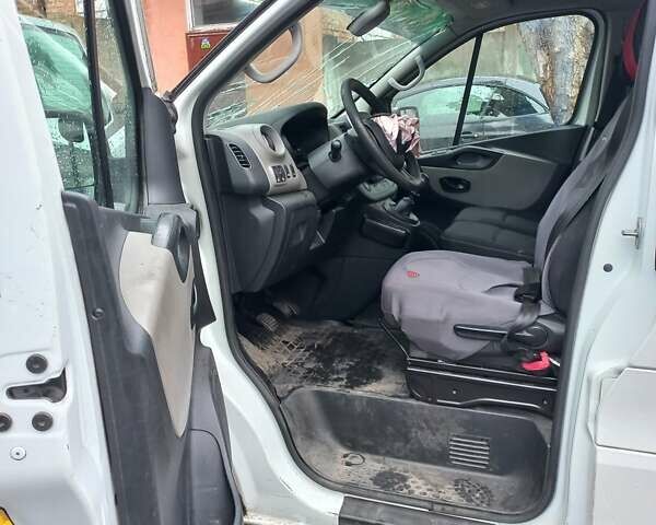 Белый Рено Трафик, объемом двигателя 1.6 л и пробегом 320 тыс. км за 8000 $, фото 5 на Automoto.ua