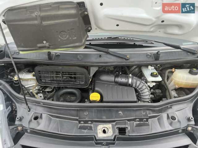 Белый Рено Трафик, объемом двигателя 2 л и пробегом 162 тыс. км за 13500 $, фото 19 на Automoto.ua