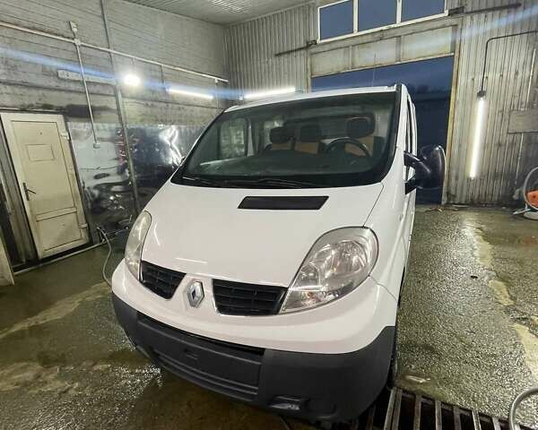 Белый Рено Трафик, объемом двигателя 2 л и пробегом 255 тыс. км за 10500 $, фото 29 на Automoto.ua