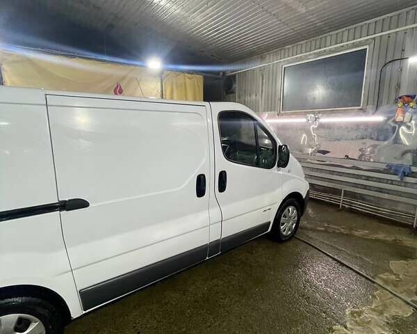 Белый Рено Трафик, объемом двигателя 2 л и пробегом 255 тыс. км за 10500 $, фото 9 на Automoto.ua