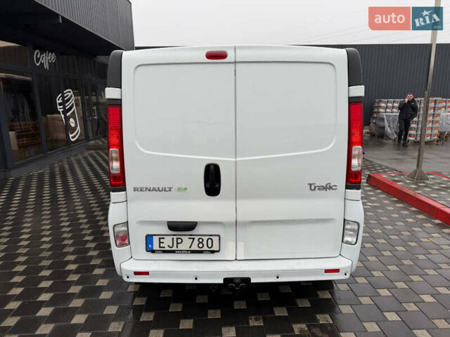 Белый Рено Трафик, объемом двигателя 2 л и пробегом 265 тыс. км за 13600 $, фото 4 на Automoto.ua