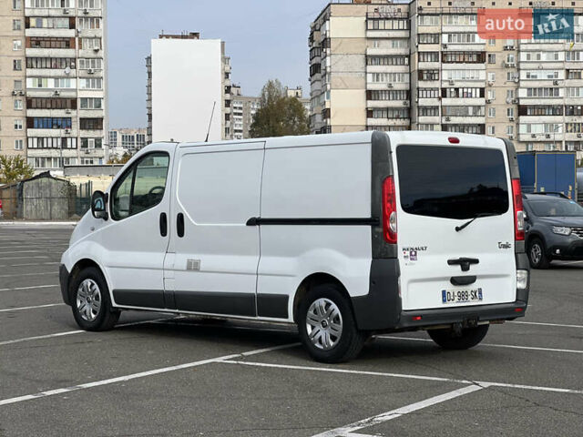 Белый Рено Трафик, объемом двигателя 2 л и пробегом 162 тыс. км за 13500 $, фото 5 на Automoto.ua