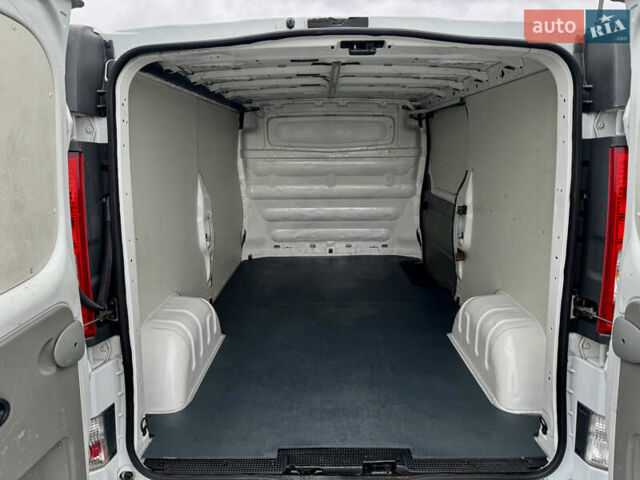 Белый Рено Трафик, объемом двигателя 2 л и пробегом 265 тыс. км за 12850 $, фото 37 на Automoto.ua