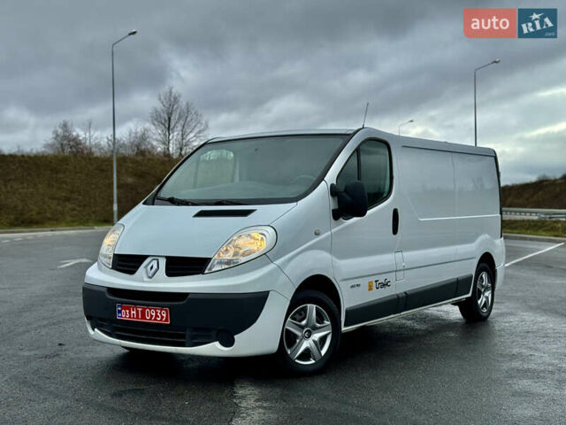 Белый Рено Трафик, объемом двигателя 2 л и пробегом 265 тыс. км за 12850 $, фото 2 на Automoto.ua