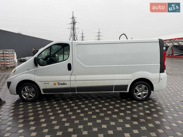 Белый Рено Трафик, объемом двигателя 2 л и пробегом 265 тыс. км за 13600 $, фото 2 на Automoto.ua