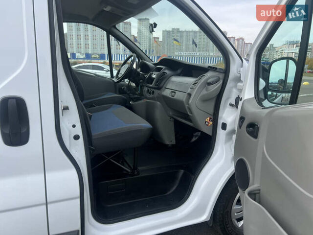 Белый Рено Трафик, объемом двигателя 2 л и пробегом 162 тыс. км за 13500 $, фото 16 на Automoto.ua