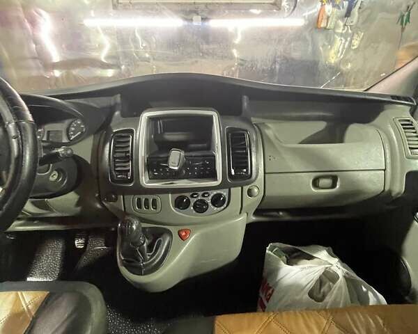 Белый Рено Трафик, объемом двигателя 2 л и пробегом 255 тыс. км за 10500 $, фото 44 на Automoto.ua