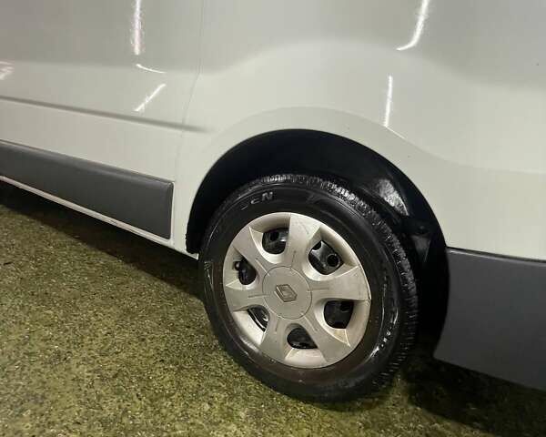 Белый Рено Трафик, объемом двигателя 2 л и пробегом 255 тыс. км за 10500 $, фото 13 на Automoto.ua