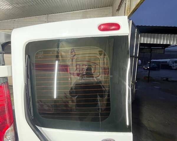 Белый Рено Трафик, объемом двигателя 2 л и пробегом 255 тыс. км за 10500 $, фото 14 на Automoto.ua