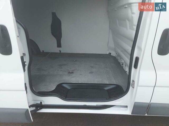 Белый Рено Трафик, объемом двигателя 2 л и пробегом 164 тыс. км за 14100 $, фото 10 на Automoto.ua