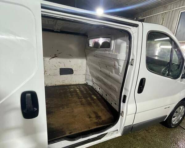 Белый Рено Трафик, объемом двигателя 2 л и пробегом 255 тыс. км за 10500 $, фото 15 на Automoto.ua