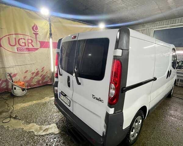 Белый Рено Трафик, объемом двигателя 2 л и пробегом 255 тыс. км за 10500 $, фото 21 на Automoto.ua
