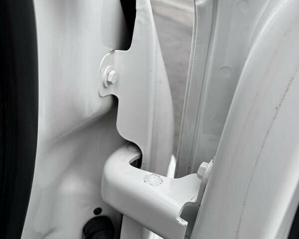 Белый Рено Трафик, объемом двигателя 2 л и пробегом 265 тыс. км за 12850 $, фото 34 на Automoto.ua