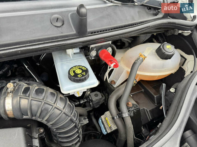 Белый Рено Трафик, объемом двигателя 2 л и пробегом 265 тыс. км за 12850 $, фото 41 на Automoto.ua