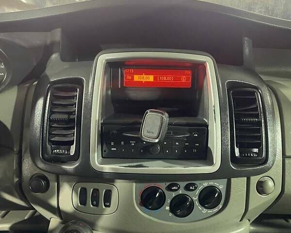 Белый Рено Трафик, объемом двигателя 2 л и пробегом 255 тыс. км за 10500 $, фото 51 на Automoto.ua